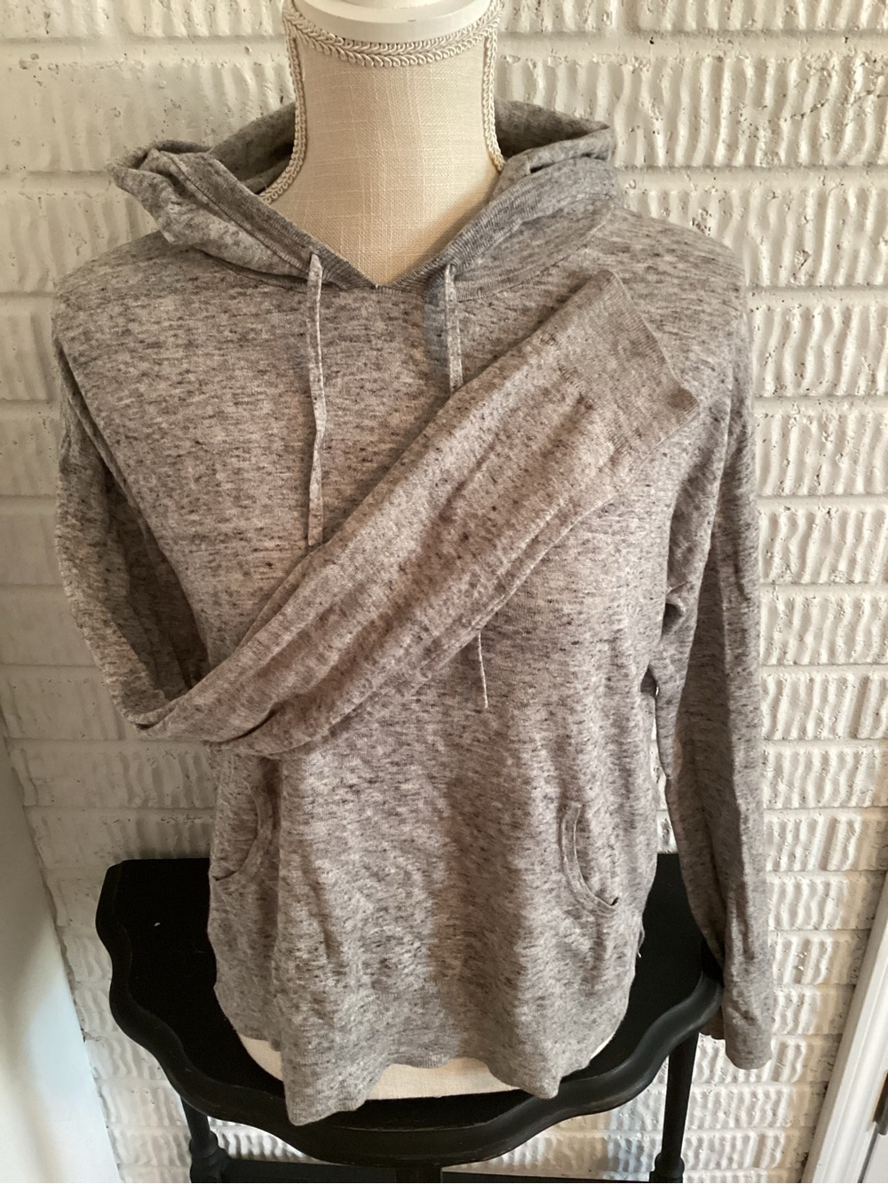 GAP Heather Gray Hoodie Sweater Size Medium 100% Cotton Back Seam Detail